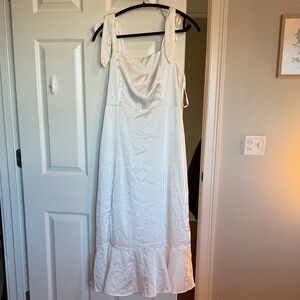 Elegant White Sleeveless Dress